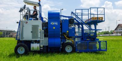 Самоходный ягодоуборочный комплекс KOKAN 600T