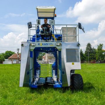 Самоходный ягодоуборочный комплекс KOKAN 600T