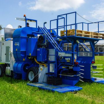 Самоходный ягодоуборочный комплекс KOKAN 600T